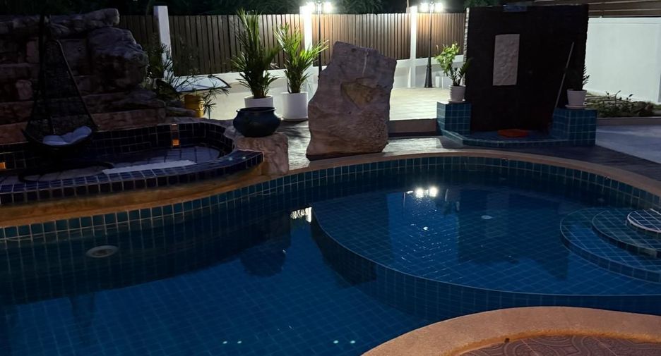 À louer 3 chambres villa à Bang Lamung, Chonburi
