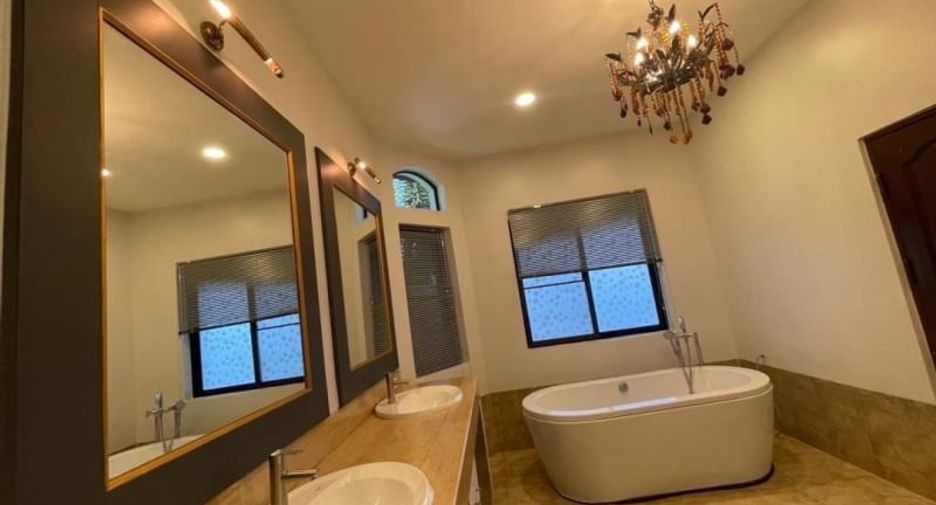 Haus zum Kauf mit 5 Zimmer in Bang Lamung, Chonburi