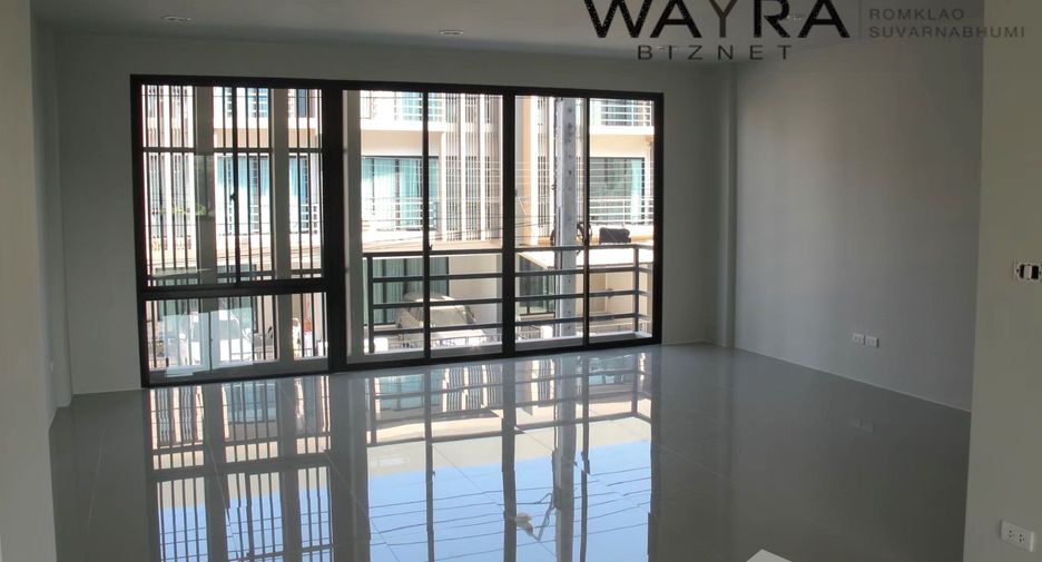 Casa adosada en venta de 3 habitaciones en Lat Krabang, Bangkok