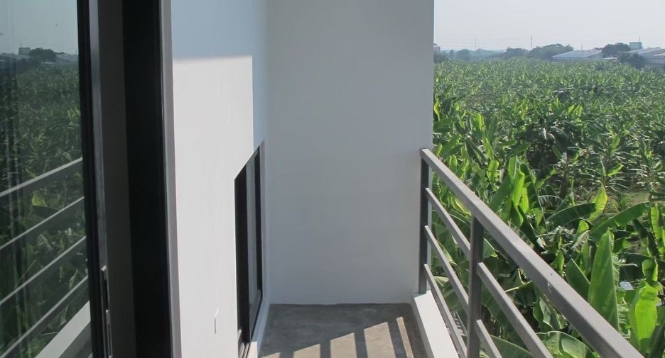 Casa adosada en venta de 3 habitaciones en Lat Krabang, Bangkok