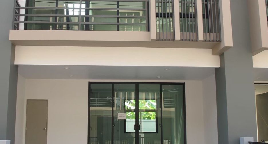 Casa adosada en venta de 3 habitaciones en Lat Krabang, Bangkok