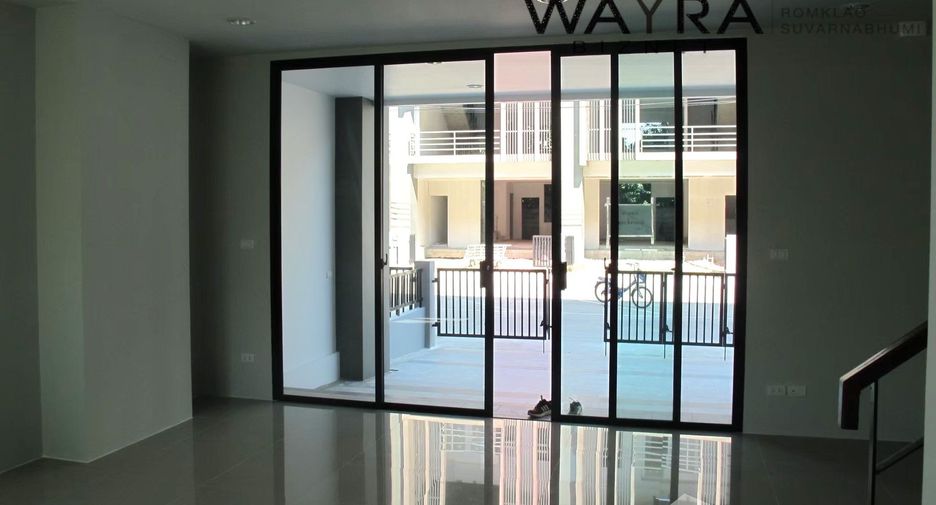 Casa adosada en venta de 3 habitaciones en Lat Krabang, Bangkok