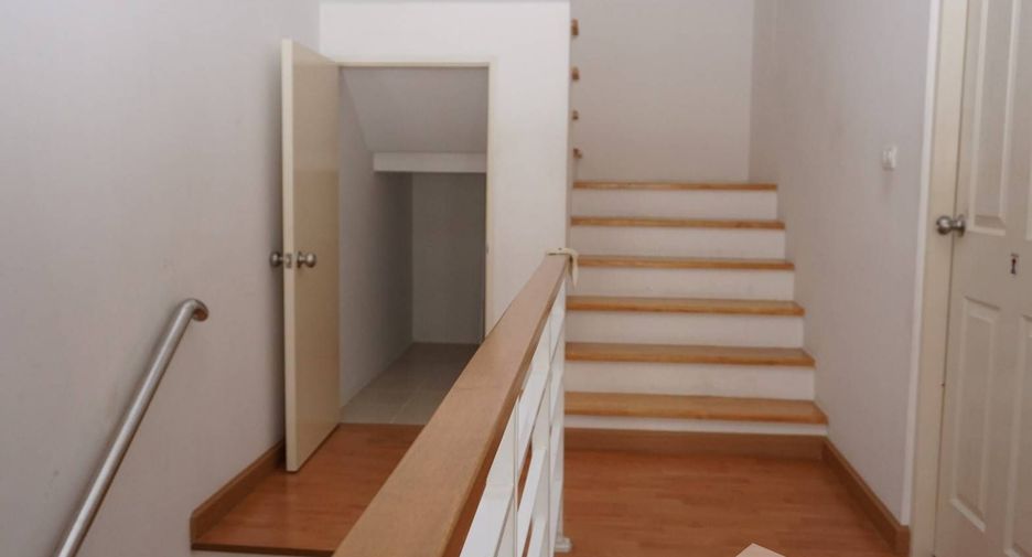 Продажа 3 спальни таунхаус в Пращет, Бангкок