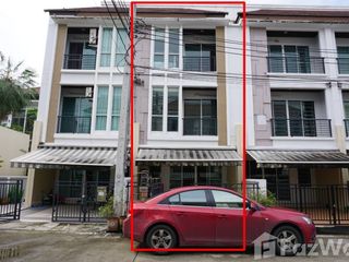 À vendre 3 chambres maison de ville à Prawet, Bangkok
