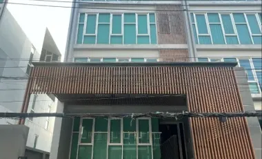 出售 2 卧室 联排别墅 在 Bang Na, 曼谷