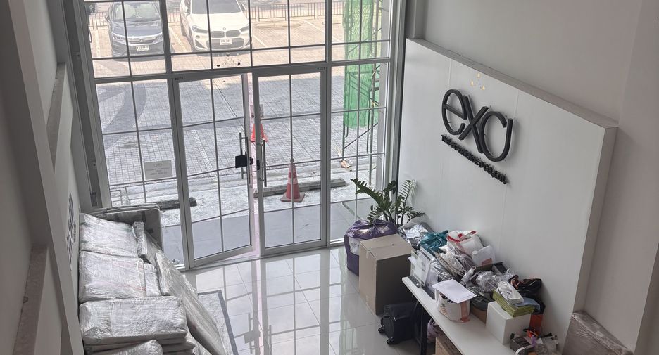 For sale and for rent 3 bedrooms townhouse in Bang Na, Bangkok