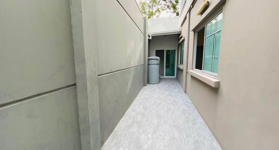 出售 3 卧室 独立屋 在 Lat Krabang, 曼谷