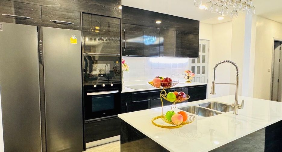 For sale 5 ベッドルーム house in Bang Lamung, Chonburi