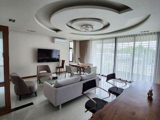 For sale 9 ベッドルーム house in Phra Khanong, Bangkok