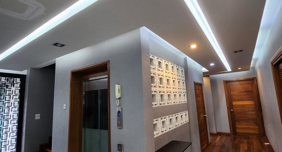 Продажа 9 спальни дом в Пхра Кханонг, Бангкок