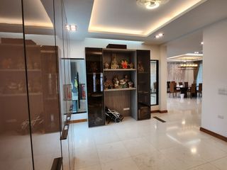 For sale 9 ベッドルーム house in Phra Khanong, Bangkok