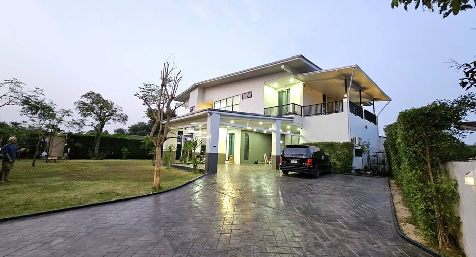 For sale 5 bedrooms house in Mueang Surat Thani, Surat Thani