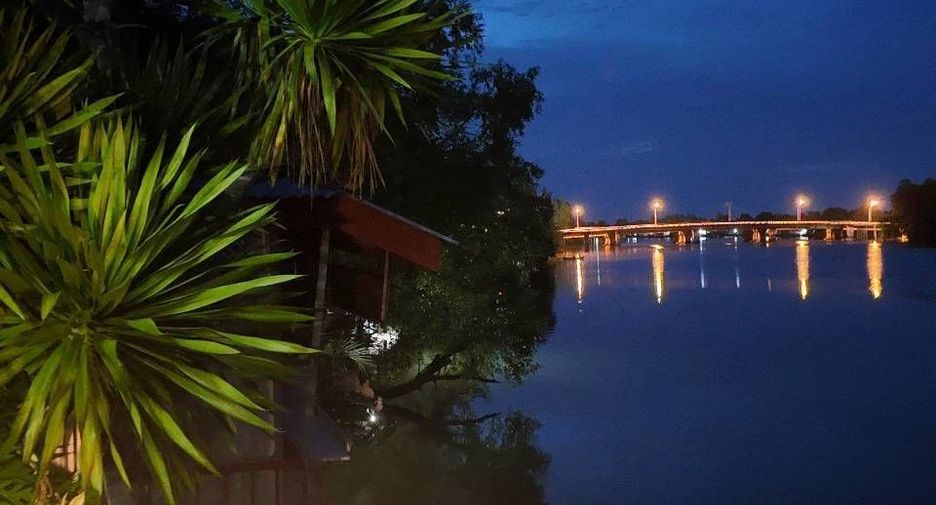 For sale 5 bedrooms house in Mueang Surat Thani, Surat Thani