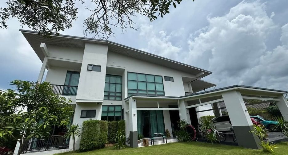 For sale 5 bedrooms house in Mueang Surat Thani, Surat Thani