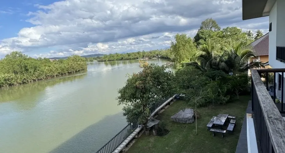 For sale 5 bedrooms house in Mueang Surat Thani, Surat Thani