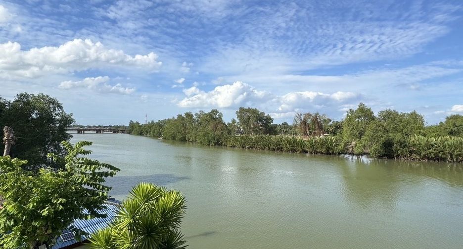 For sale 5 bedrooms house in Mueang Surat Thani, Surat Thani