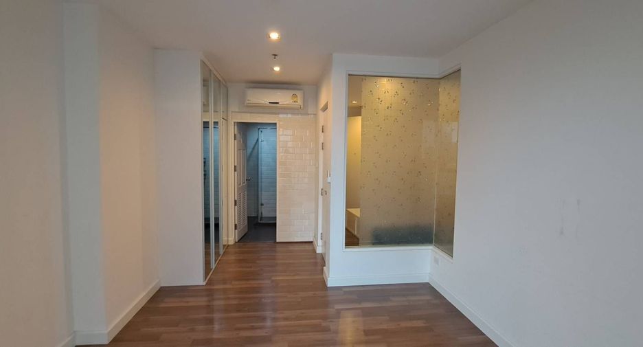 For sale 1 bed condo in Thon Buri, Bangkok