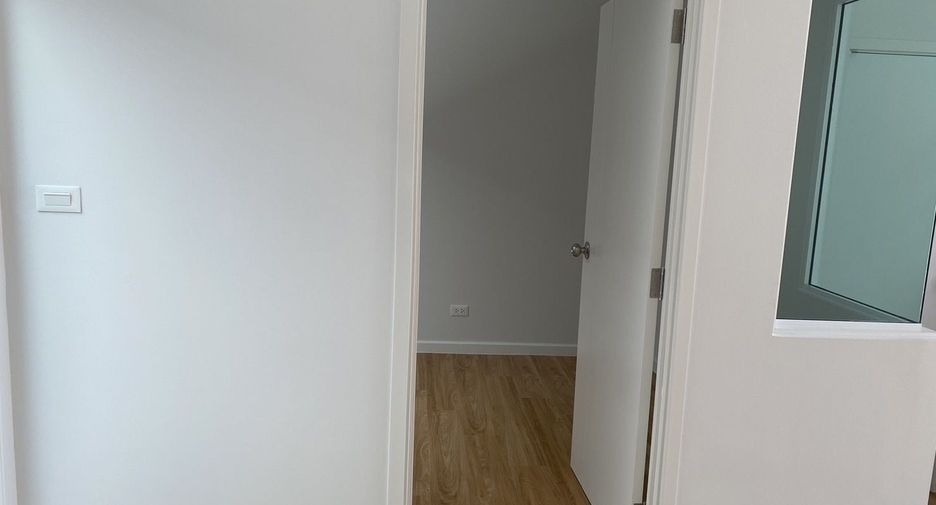 For rent 3 bedrooms townhouse in Mueang Pathum Thani, Pathum Thani