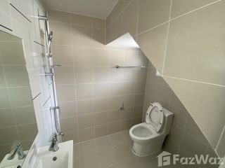 For rent 3 bedrooms townhouse in Mueang Pathum Thani, Pathum Thani