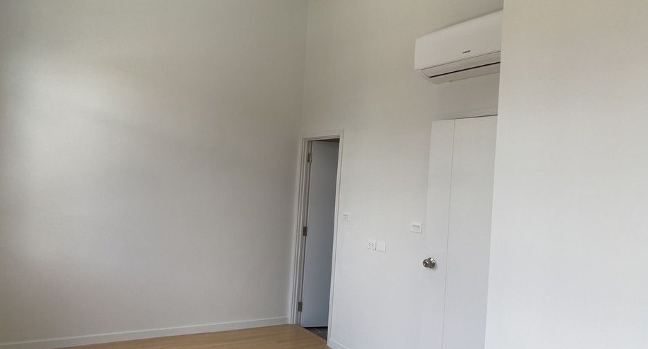 For rent 3 bedrooms townhouse in Mueang Pathum Thani, Pathum Thani