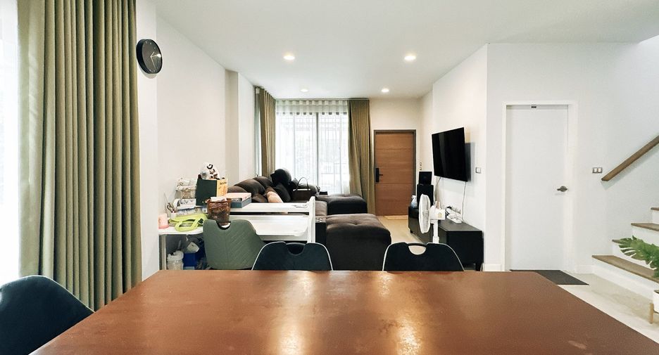 Haus zum Kauf mit 4 Zimmer in Mueang Nonthaburi, Nonthaburi