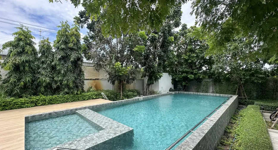 Haus zum Kauf mit 4 Zimmer in Mueang Nonthaburi, Nonthaburi