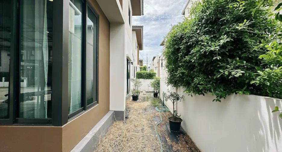 Haus zum Kauf mit 4 Zimmer in Mueang Nonthaburi, Nonthaburi