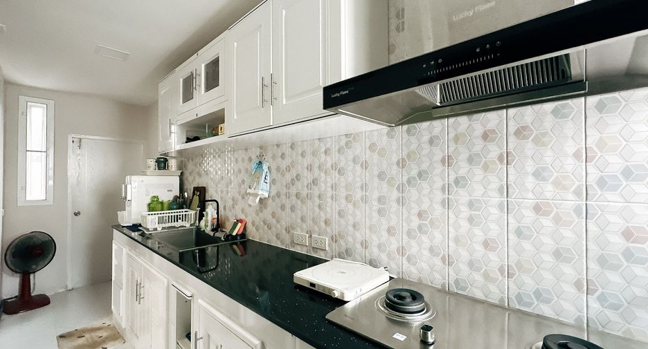 For sale 4 bedrooms house in Mueang Nonthaburi, Nonthaburi
