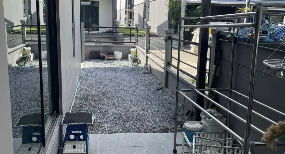 Casa adosada en alquiler de 3 habitaciones en Bang Yai, Nonthaburi