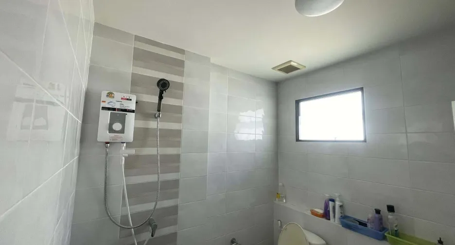 Casa adosada en alquiler de 3 habitaciones en Bang Yai, Nonthaburi