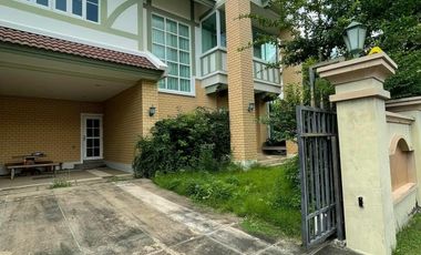 À vendre et à louer 4 chambres maison à Lat Phrao, Bangkok