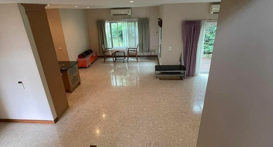 À vendre et à louer 4 chambres maison à Lat Phrao, Bangkok