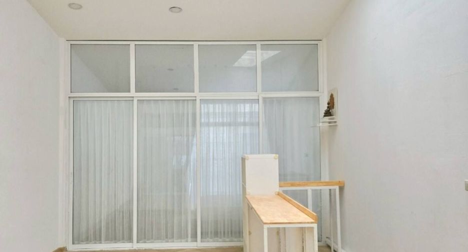 For rent 2 bedrooms townhouse in Mueang Nonthaburi, Nonthaburi