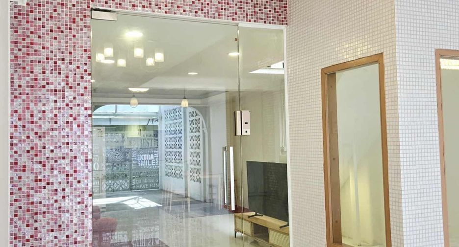 For rent 2 bedrooms townhouse in Mueang Nonthaburi, Nonthaburi