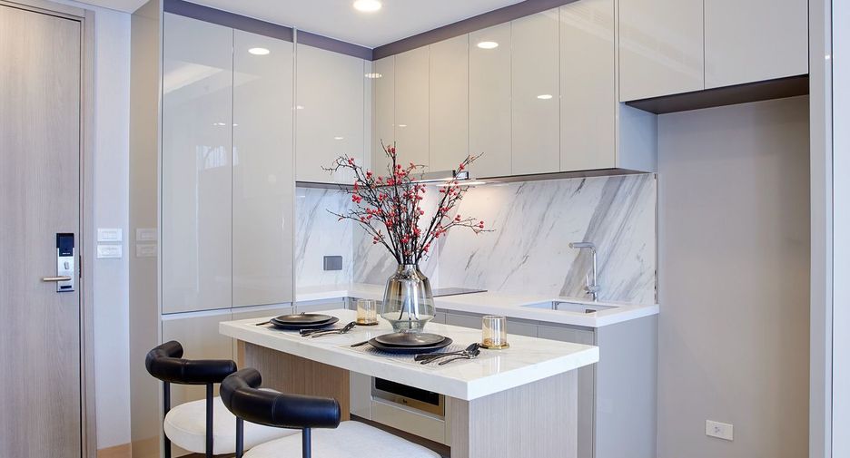 For sale 1 bed condo in Khlong Toei, Bangkok