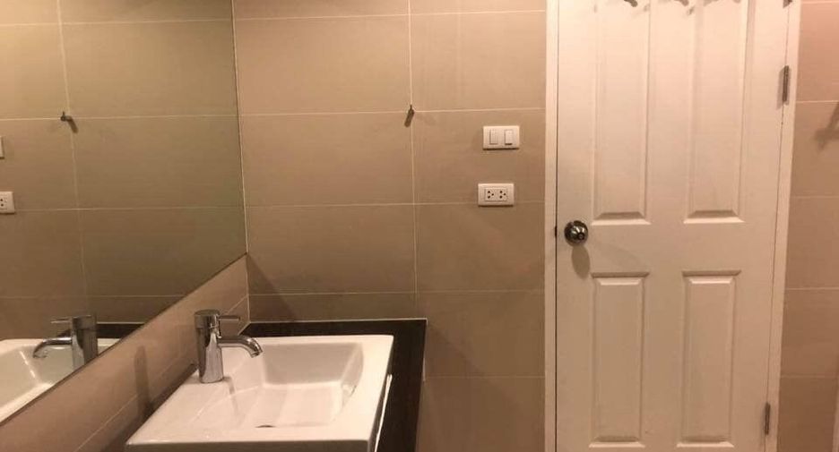 Condo en alquiler y en venta de 2 habitaciones en Huai Khwang, Bangkok