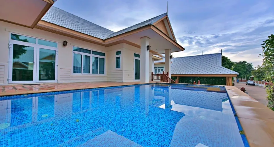 For rent 3 bedrooms villa in Bang Lamung, Chonburi