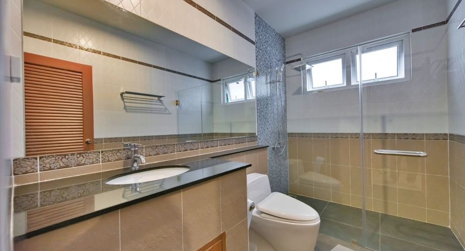 For rent 3 bedrooms villa in Bang Lamung, Chonburi