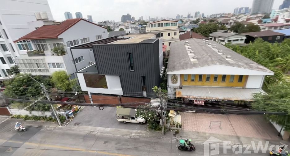 For sale 7 bedrooms retail Space in Huai Khwang, Bangkok