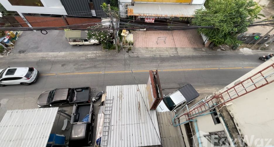 For sale 7 bedrooms retail Space in Huai Khwang, Bangkok