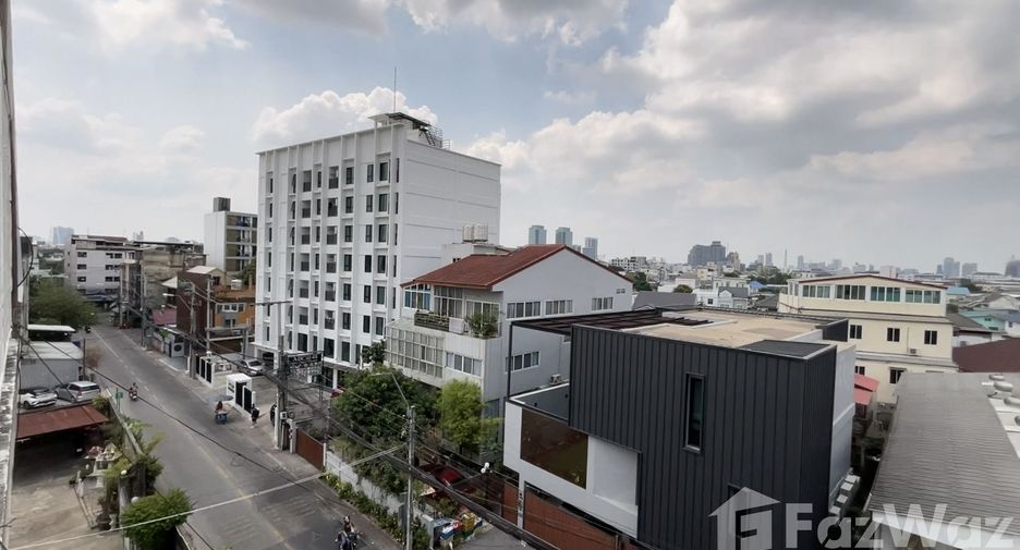 For sale 7 bedrooms retail Space in Huai Khwang, Bangkok