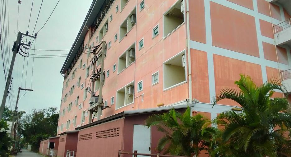 For sale 60 bedrooms hotel in Nakhon Chai Si, Nakhon Pathom