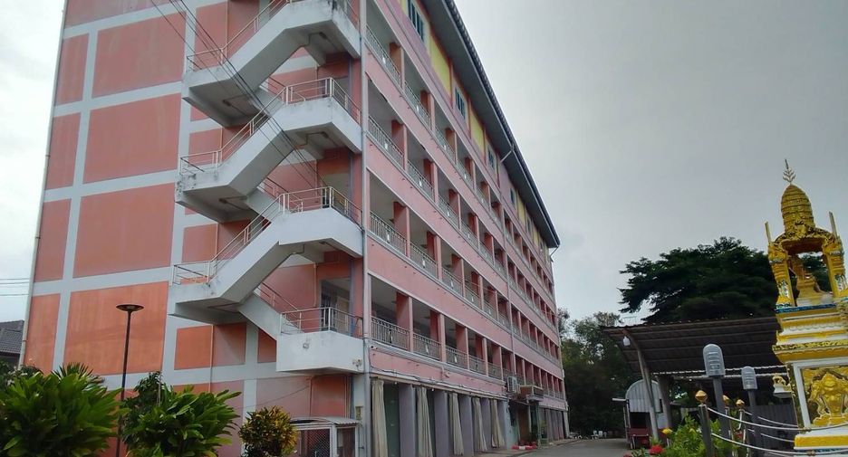For sale 60 bedrooms hotel in Nakhon Chai Si, Nakhon Pathom