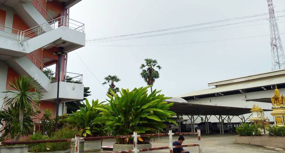 For sale 60 bedrooms hotel in Nakhon Chai Si, Nakhon Pathom