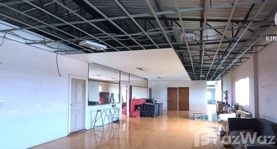 For sale 60 bedrooms hotel in Nakhon Chai Si, Nakhon Pathom