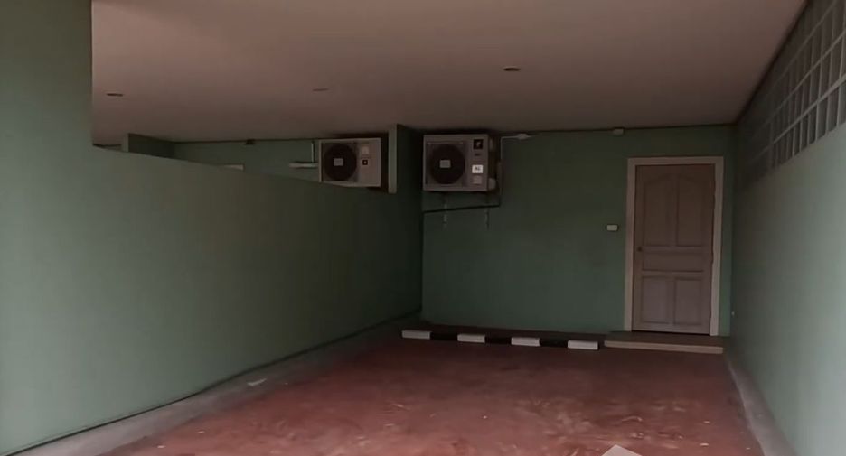 For sale 60 bedrooms hotel in Nakhon Chai Si, Nakhon Pathom
