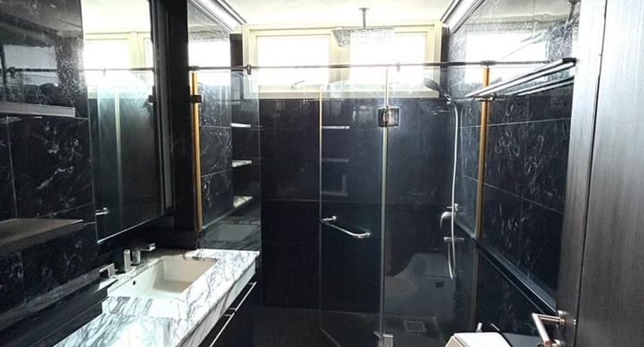 À vendre et à louer 3 chambres condo à Watthana, Bangkok