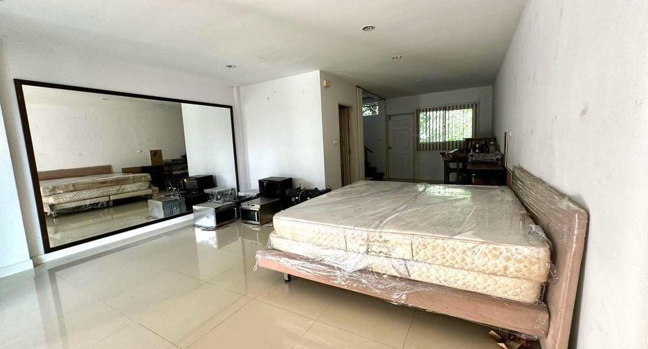 For sale 3 bedrooms retail Space in Thalang, Phuket