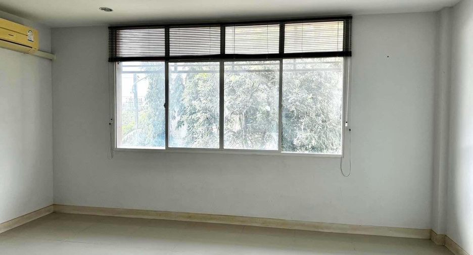 For sale 3 bedrooms retail Space in Thalang, Phuket