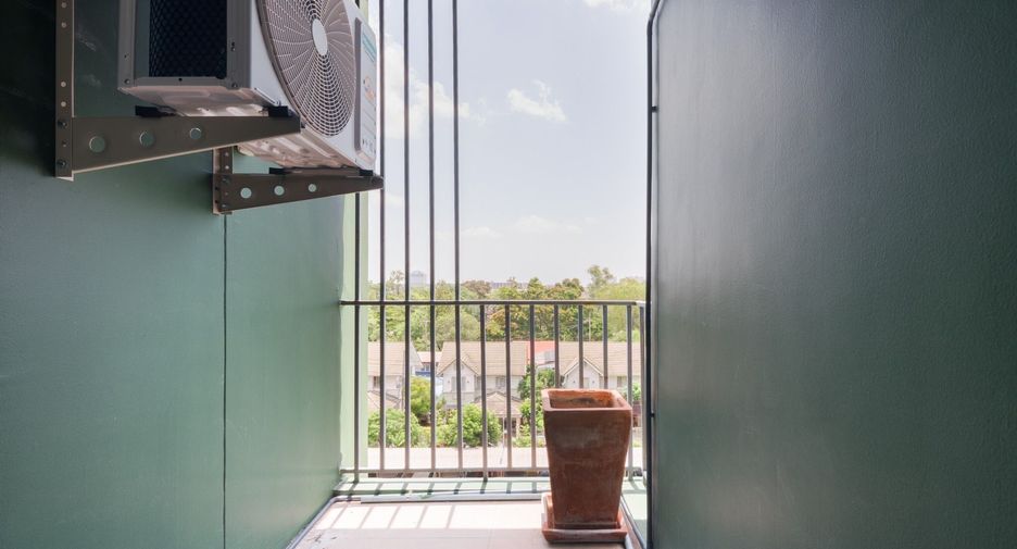 For sale 1 bed condo in Khan Na Yao, Bangkok